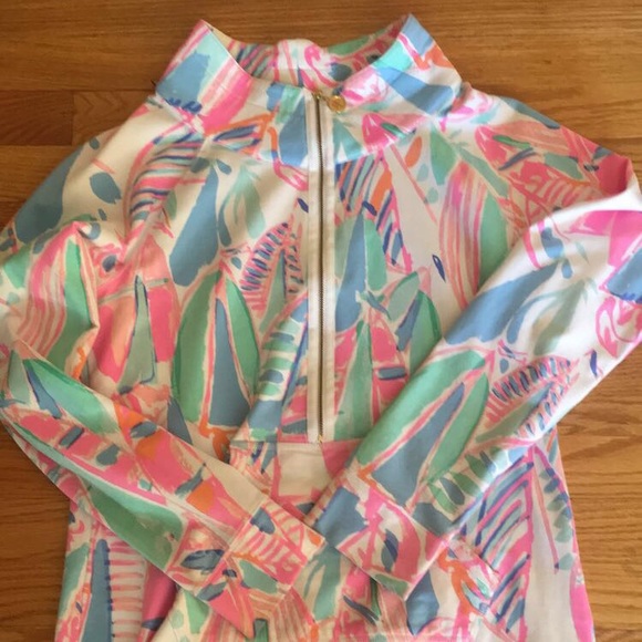Lilly Pulitzer Tops - EUC Lilly Pulitzer Popover in Out to Sea sz M